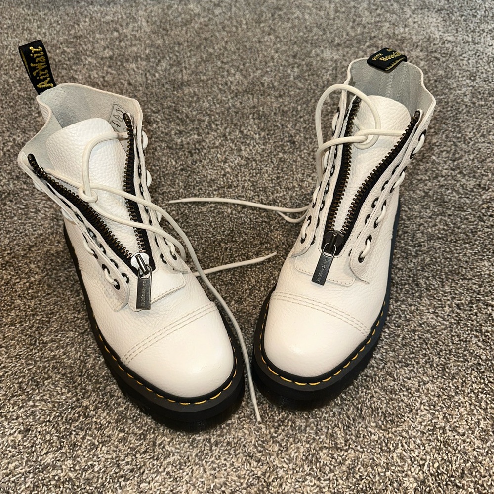 Dr. Marten Sinclair milled nappa leather platform boots - Picture 5 of 8